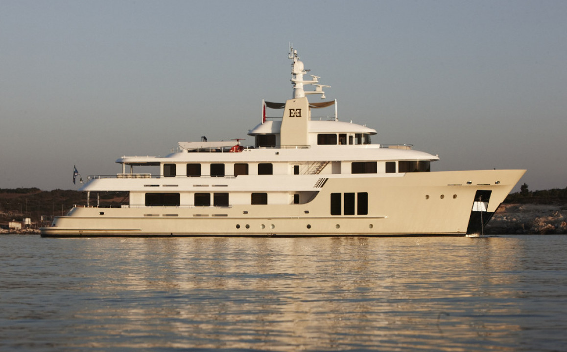 Starboard Image Gallery Luxury Yacht Browser by CHARTERWORLD